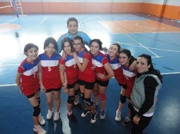 VOLEYBOL TAKIMIMIZ İLK MAÇINI KAZANDI