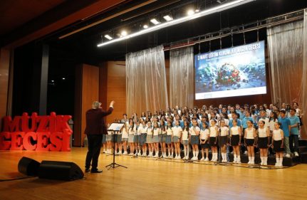 MÜZİK GECESİNDE ŞARKILAR DOĞA İÇİN SÖYLENDİ