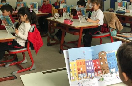 1. SINIFLAR RENKLERİN PEŞİNDE