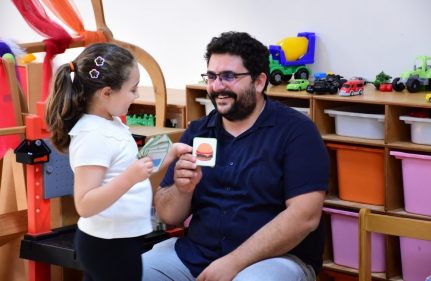ANASINIFI ÖĞRENCİLERİNDEN İKİ DİLLİ İKLİM ETKİNLİĞİ VE YIL SONU SERGİSİ