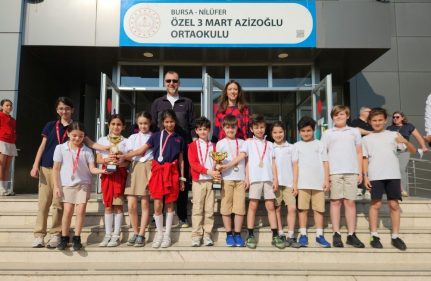 3 MART AZİZOĞLU İLKOKULU SATRANÇTA BURSA'YA DAMGA VURDU