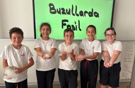 4. SINIFLAR "BUZULLARDA FOSİLLER" DENEYİYLE GEÇMİŞE YOLCULUK YAPTI