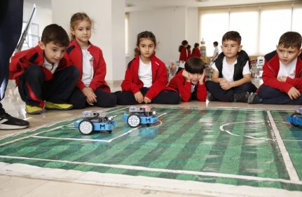 KÜÇÜK ELLER KODLADI, BÜYÜK HAYALLER KURDU