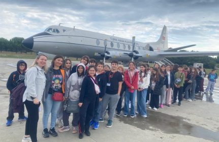 İNSAN, MEKAN VE ZAMAN: İSTANBUL'DA SOSYAL BİLGİLER YOLCULUĞU