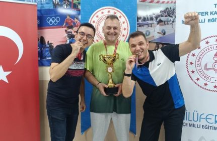 ÖĞRETMENLERİMİZDEN MASA TENİSİ ŞAMPİYONLUĞU
