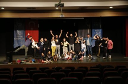 HERKES SAHNEYE "ANNE-BABA-ÇOCUK DRAMA ATÖLYESİ"