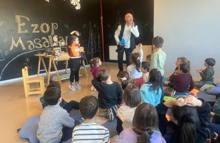 ANASINIFI ÖĞRENCİLERİNDEN DOĞAÇLAMA TİYATRO ETKİNLİĞİ