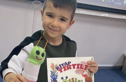 ANASINIFI ÖĞRENCİLERİNDEN "YAŞAYAN KÜTÜPHANE" PROJESİ