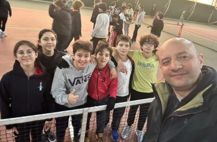 KORT TENİSİNDE ÖNEMLİ BAŞARI