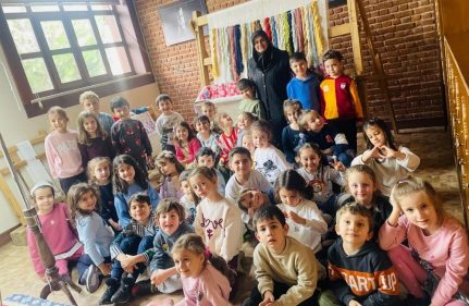 ANASINIFI ÖĞRENCİLERİ İPEĞİN YOLCULUĞUNU YAŞAYAN MÜZE'DE KEŞFETTİ