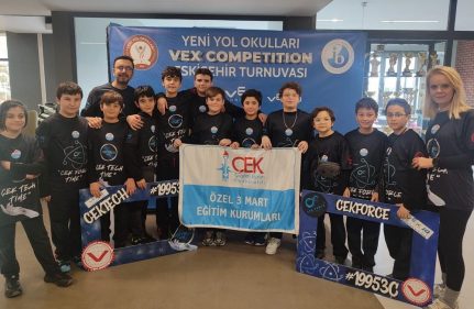 ROBOTİK ARENASINDA ŞAMPİYONLUK GURURU ÖĞRENCİLERİMİZ TÜRKİYE FİNALLERİNE GİDİYOR