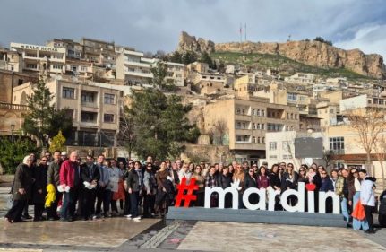 İLKOKUL ÖĞRETMENLERİ MARDİN'DE MESLEKİ GELİŞİM SEMİNERİNE KATILDI