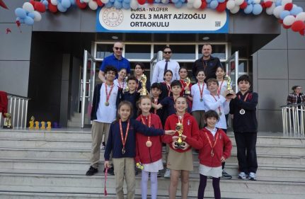 ORTAOKUL ÖĞRENCİLERİNDEN MASA TENİSİNDE 5 KUPA
