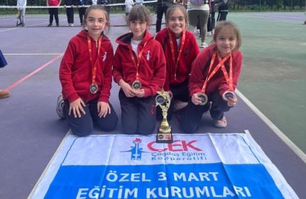 KORT TENİSİNDE NİLÜFER ŞAMPİYONU OLDUK