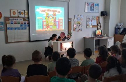 ŞEHİR VE MEDENİYET KULÜBÜ'NDEN MİNİKLERE GELENEKSEL GÖLGE OYUNU