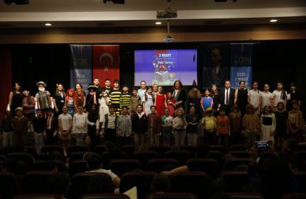 TÜRKÇE DİL ETKİNLİKLERİ GÜNÜ VE YAZIN YARIŞMASI ÖDÜL TÖRENİ COŞKUYLA GERÇEKLEŞTİRİLDİ